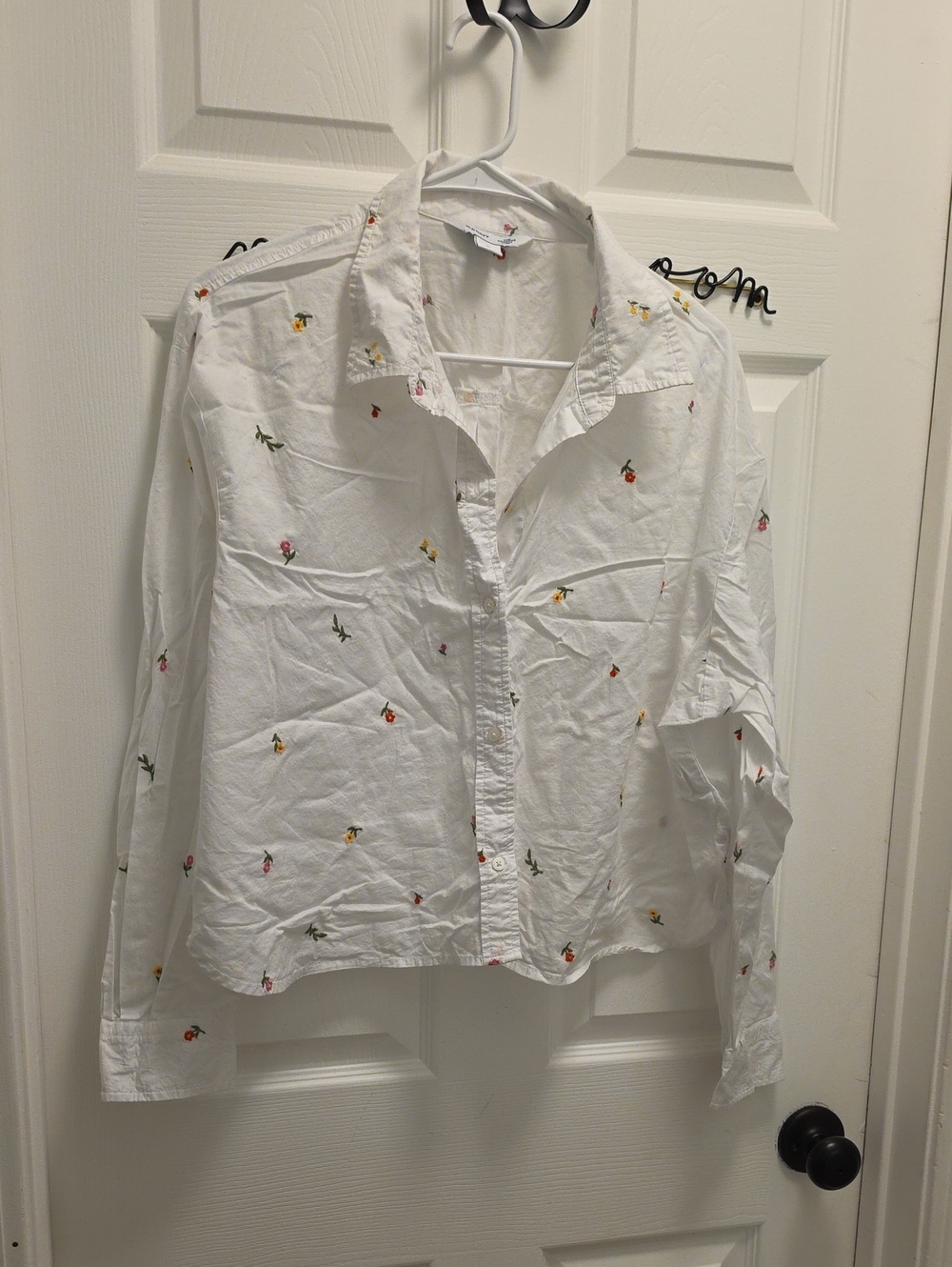 Old Navy XL Cropped White Button-Down Shirt with Tiny Floral Embroidery